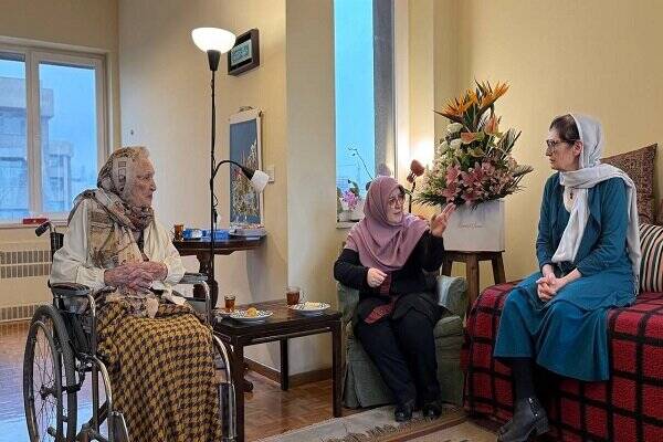 مهاجرانی به دیدار ثمینه باغچهبان رفت+ عکس