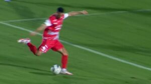 فیلم / گل اول پرسپولیس به هوادار توسط علی علیپور