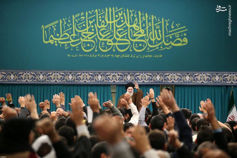 عکس / دیدار جمعی از خانوادههای شهدای مدافع حرم و مقاومت با رهبر انقلاب