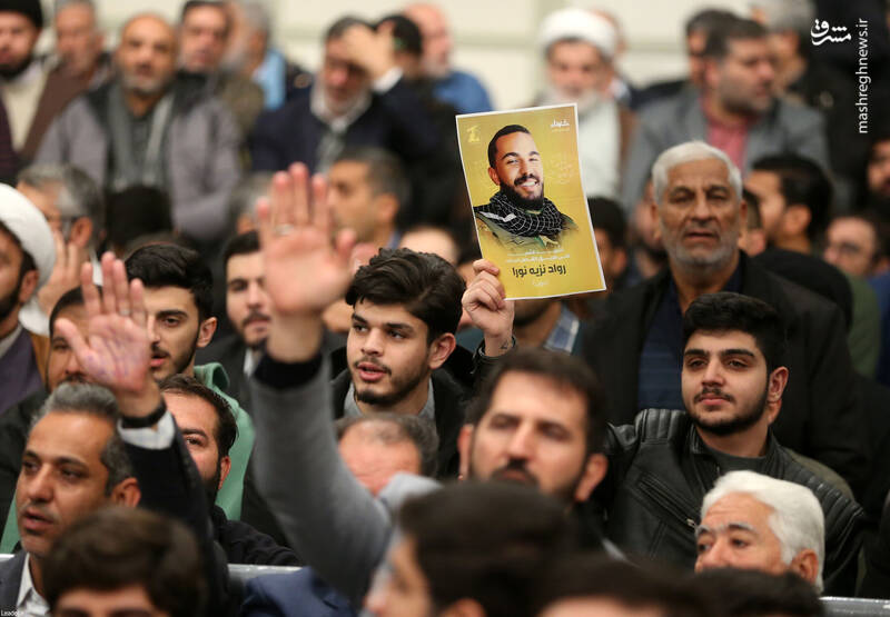 عکس / دیدار جمعی از خانوادههای شهدای مدافع حرم و مقاومت با رهبر انقلاب 6