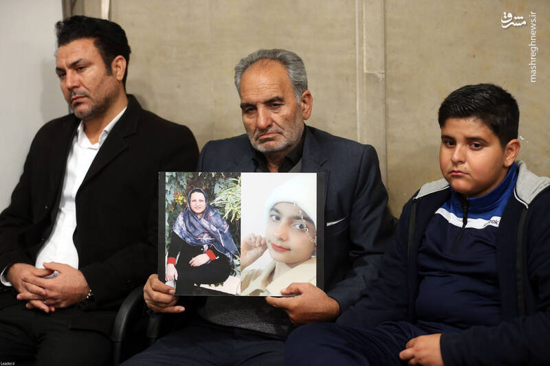 عکس / دیدار جمعی از خانوادههای شهدای مدافع حرم و مقاومت با رهبر انقلاب 4