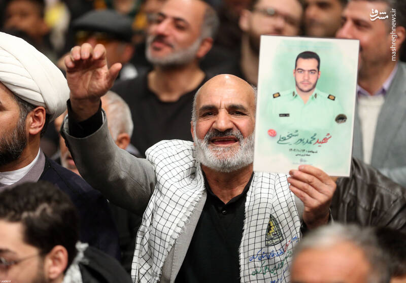 عکس / دیدار جمعی از خانوادههای شهدای مدافع حرم و مقاومت با رهبر انقلاب 5