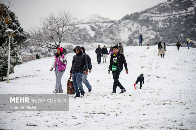 عکس/ اولین بارش برف زمستانی در اصفهان