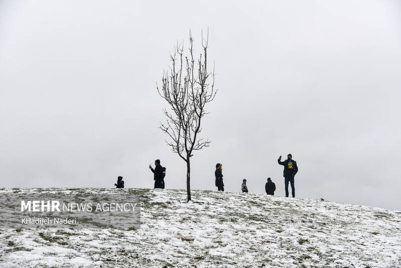 عکس/ اولین بارش برف زمستانی در اصفهان
