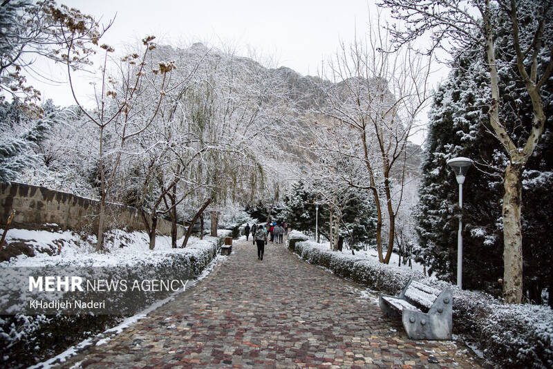 عکس/ اولین بارش برف زمستانی در اصفهان