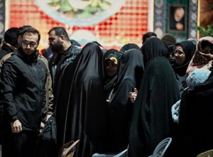 حضور خانواده سردار حاج قاسم سلیمانی در گلزار شهدای کرمان + عکس