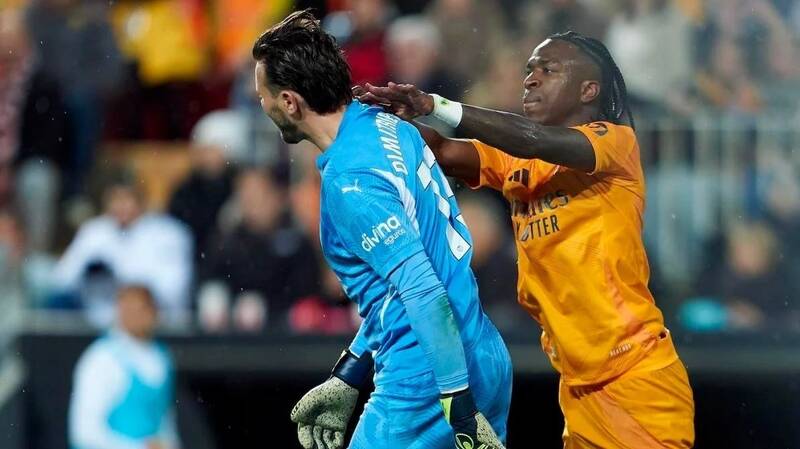 محرومیت ۲ جلسهای در انتظار وینیسیوس