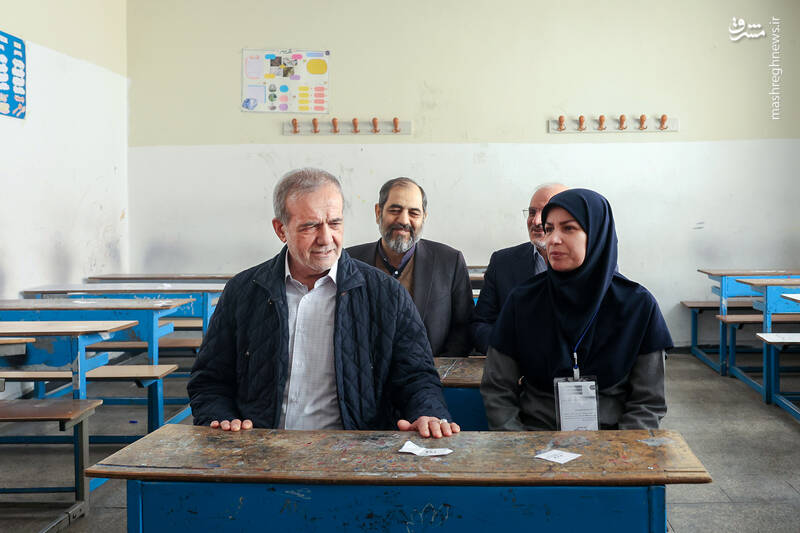 عکس/ بازدید سرزده رئیسجمهور از دو مدرسه در شهر قدس