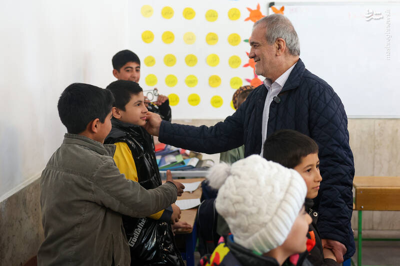 عکس/ بازدید سرزده رئیسجمهور از دو مدرسه در شهر قدس