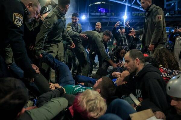 آخرین تحولات روز شانزدهم نقض آتش بس / انهدام یک پهپاد آمریکایی دیگر توسط یمن/ نتانیاهو: در حال ایجاد یک گذرگاه امنیتی جدید در نوار غزه هستیم/ درگیری پلیس رژیم صهیونیستی با طرفداران آتش بس