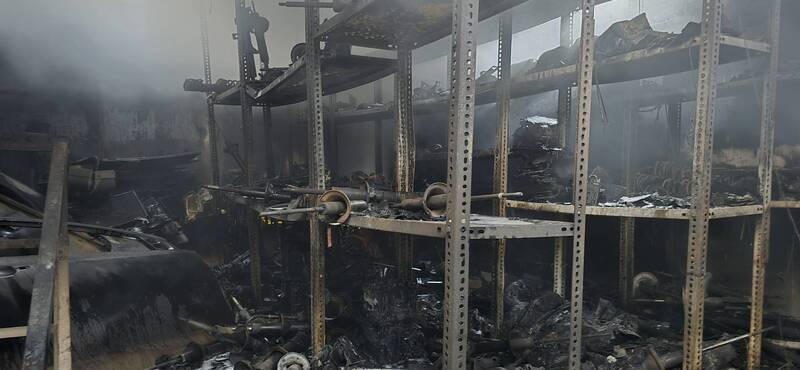 آتشسوزی تعمیرگاهی در خیابان آزادی +عکس