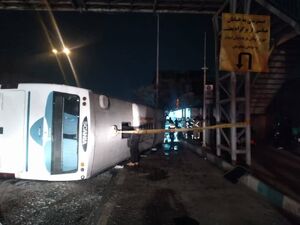 مصدومیت 16 نفر بر اثر واژگونی اتوبوس در بزرگراه بعثت
