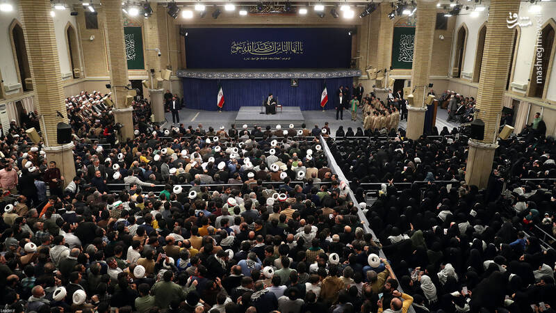 کینه آمریکا نسبت به ایران کینه شتری است/ نگذارید تبلیغات دشمن روی افکار عمومی اثر کند/ تصمیمگیران به هیچ وجه ملاحظه خواستهها و مواضع آمریکا و صهیونیستها را نکنند