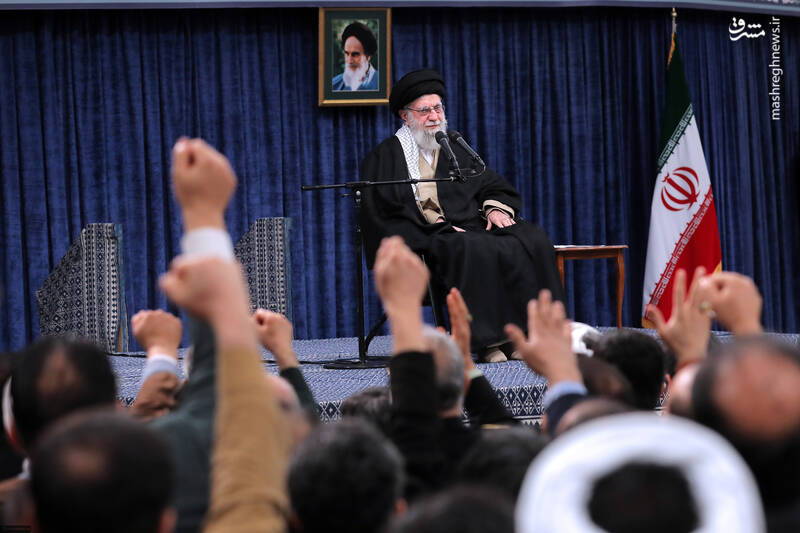 کینه آمریکا نسبت به ایران کینه شتری است/ نگذارید تبلیغات دشمن روی افکار عمومی اثر کند/ تصمیمگیران به هیچ وجه ملاحظه خواستهها و مواضع آمریکا و صهیونیستها را نکنند