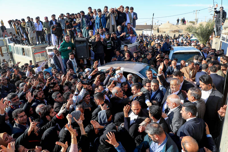 عکس / حضور پزشکیان در جمع صمیمی مردم روستای کلوخی 15