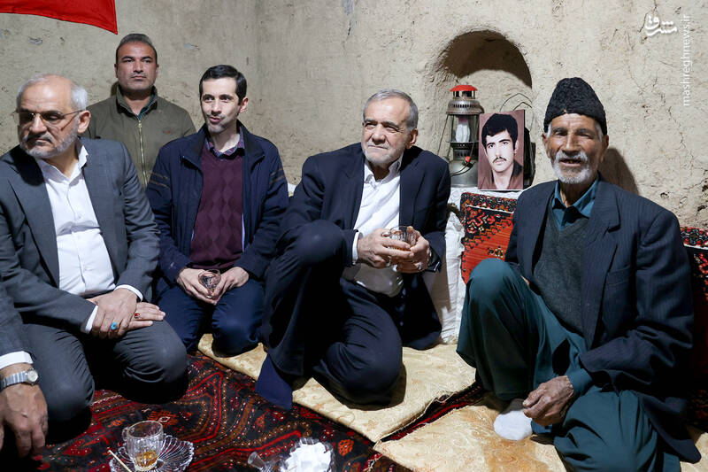 عکس / حضور پزشکیان در جمع صمیمی مردم روستای کلوخی 12