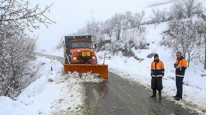 فیلم/ برف‌روبی در مسیرهای بخش صمصامی شهرستان کوهرنگ