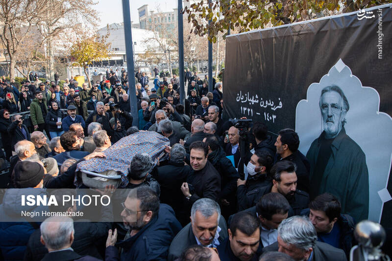 عکس / حضور چهرهها در مراسم تشییع پیکر "فریدون شهبازیان" 2