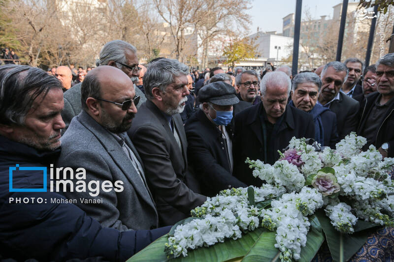 عکس / حضور چهرهها در مراسم تشییع پیکر "فریدون شهبازیان" 28