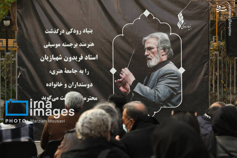 عکس / حضور چهرهها در مراسم تشییع پیکر "فریدون شهبازیان" 26