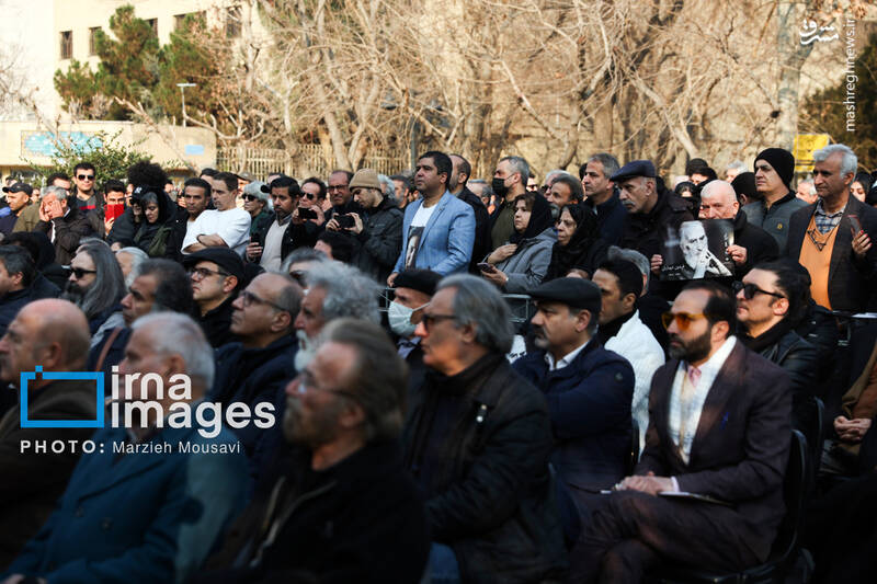 عکس / حضور چهرهها در مراسم تشییع پیکر "فریدون شهبازیان" 15