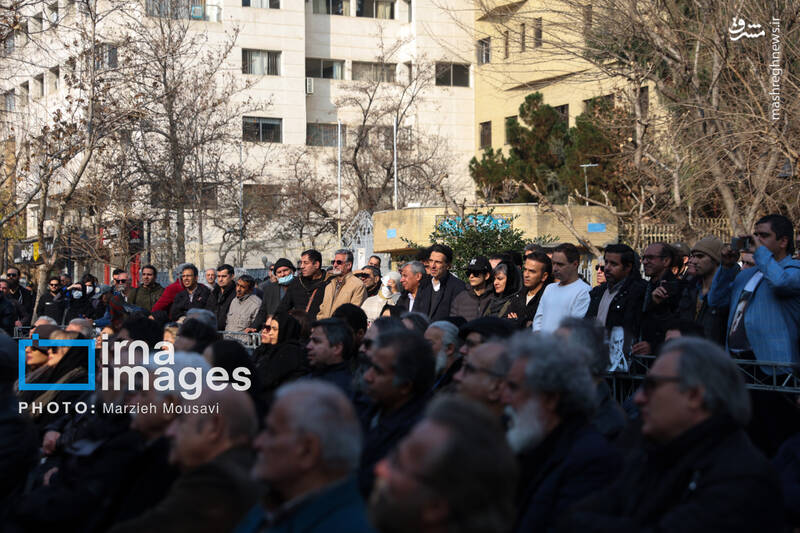عکس / حضور چهرهها در مراسم تشییع پیکر "فریدون شهبازیان" 6