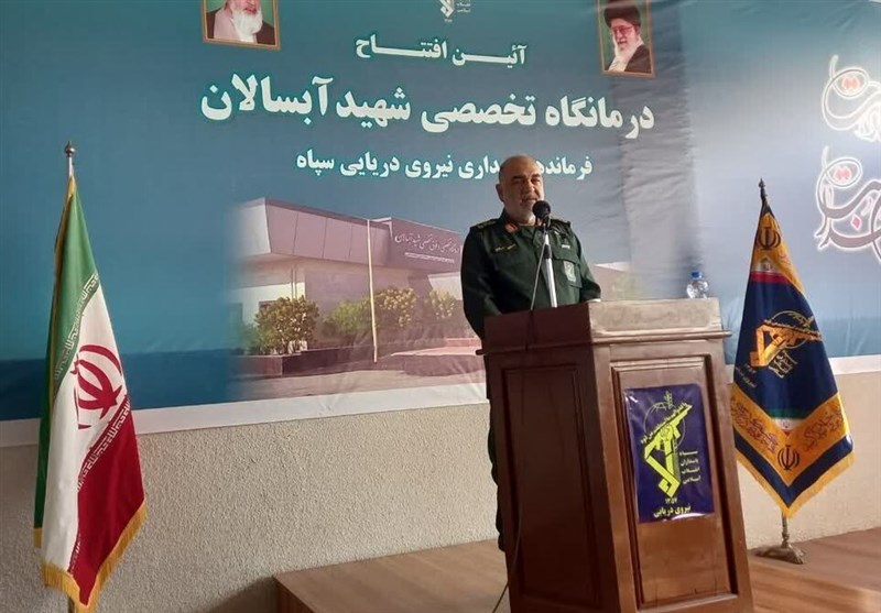 هرگز میدان را ترک نمیکنیم / سپاه در عرصه خدمترسانی به مردم حضوری همیشگی دارد 2