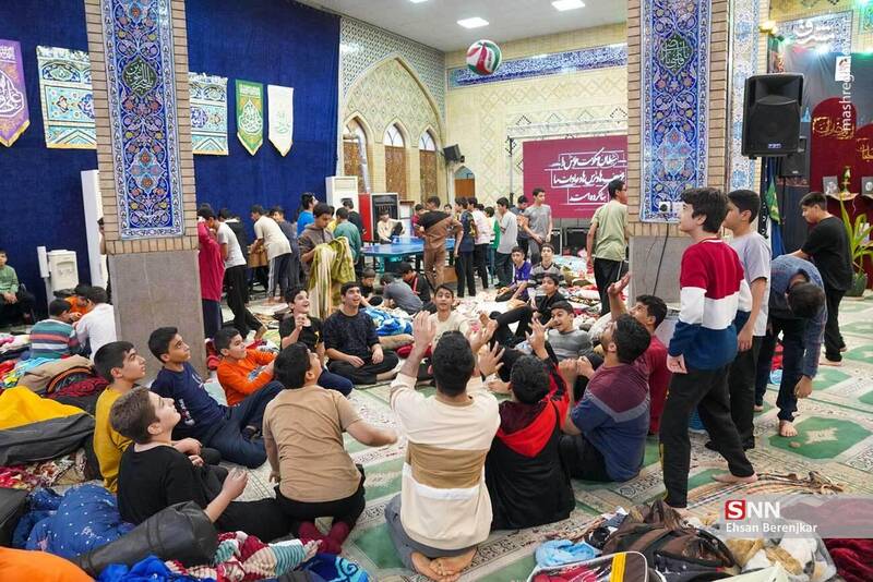 عکس / اعتکاف دانش آموزی در مسجد شهید دستغیب شیراز 10