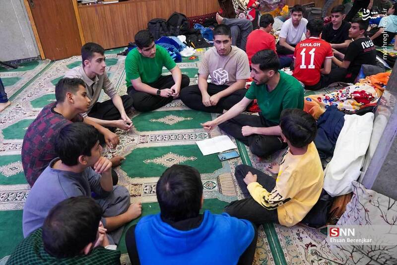 عکس / اعتکاف دانش آموزی در مسجد شهید دستغیب شیراز 36