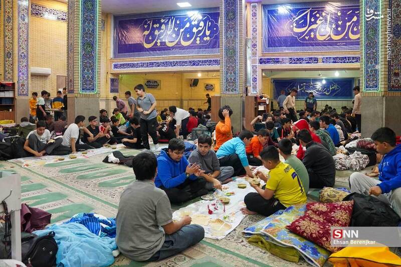 عکس / اعتکاف دانش آموزی در مسجد شهید دستغیب شیراز 16
