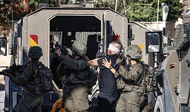 آخرین تحولات کرانه باختری/ ارتش اسرائیل آماده کارزار گسترده در کرانه باختری میشود/ مقابله نیروهای مقاومت با اشغالگران: جنین در آتش جنگ"/ هلاکت و زخمی شدن چند نظامی صهیونیست در کرانه باختری+ عکس و فیلم