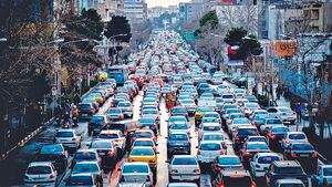 دود بنزین ارزان به چشم ترافیک تهران میرود