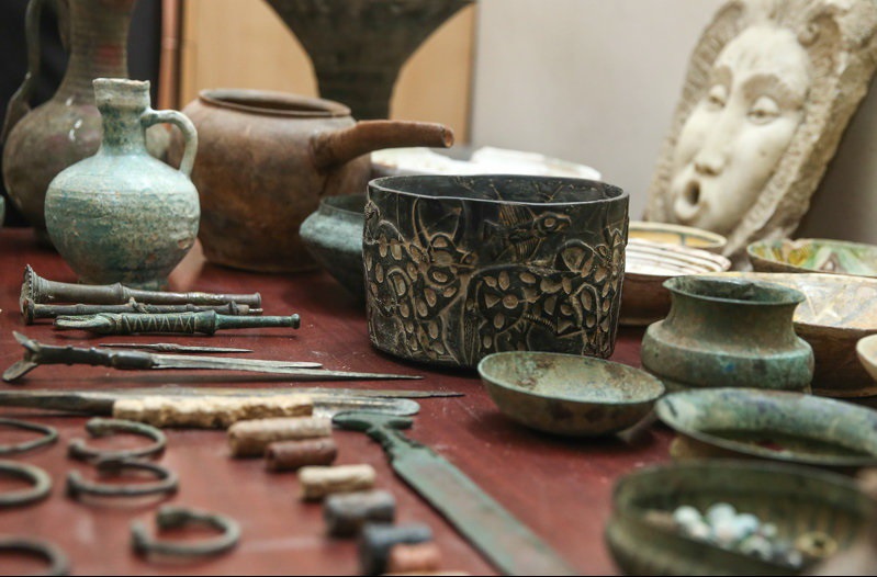 چوب حراج به تاریخ ایرانیان در موزههای مغربزمین/ میراث ایرانی؛ بهنام عربها، بهکام غربیها