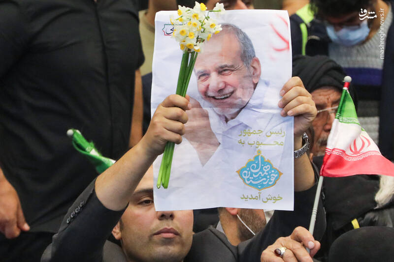 سفر رئیس جمهور به خوزستان؛ پزشکیان: مشکلات و گرفتاریهای موجود را در حد توان رفع میکنیم/ امضای ۲۲ تفاهم نامه به ارزش ۴۲ میلیون یورو در اهواز+ عکس