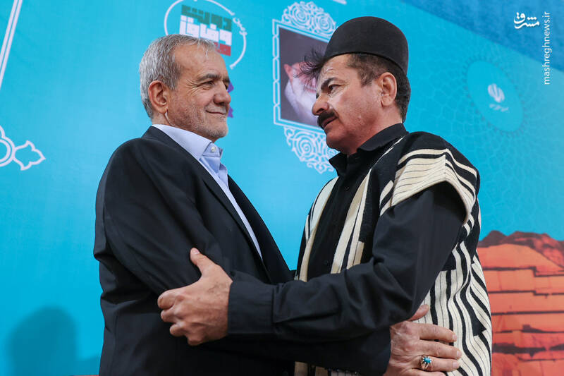 سفر رئیس جمهور به خوزستان؛ پزشکیان: مشکلات و گرفتاریهای موجود را در حد توان رفع میکنیم/ امضای ۲۲ تفاهم نامه به ارزش ۴۲ میلیون یورو در اهواز+ عکس