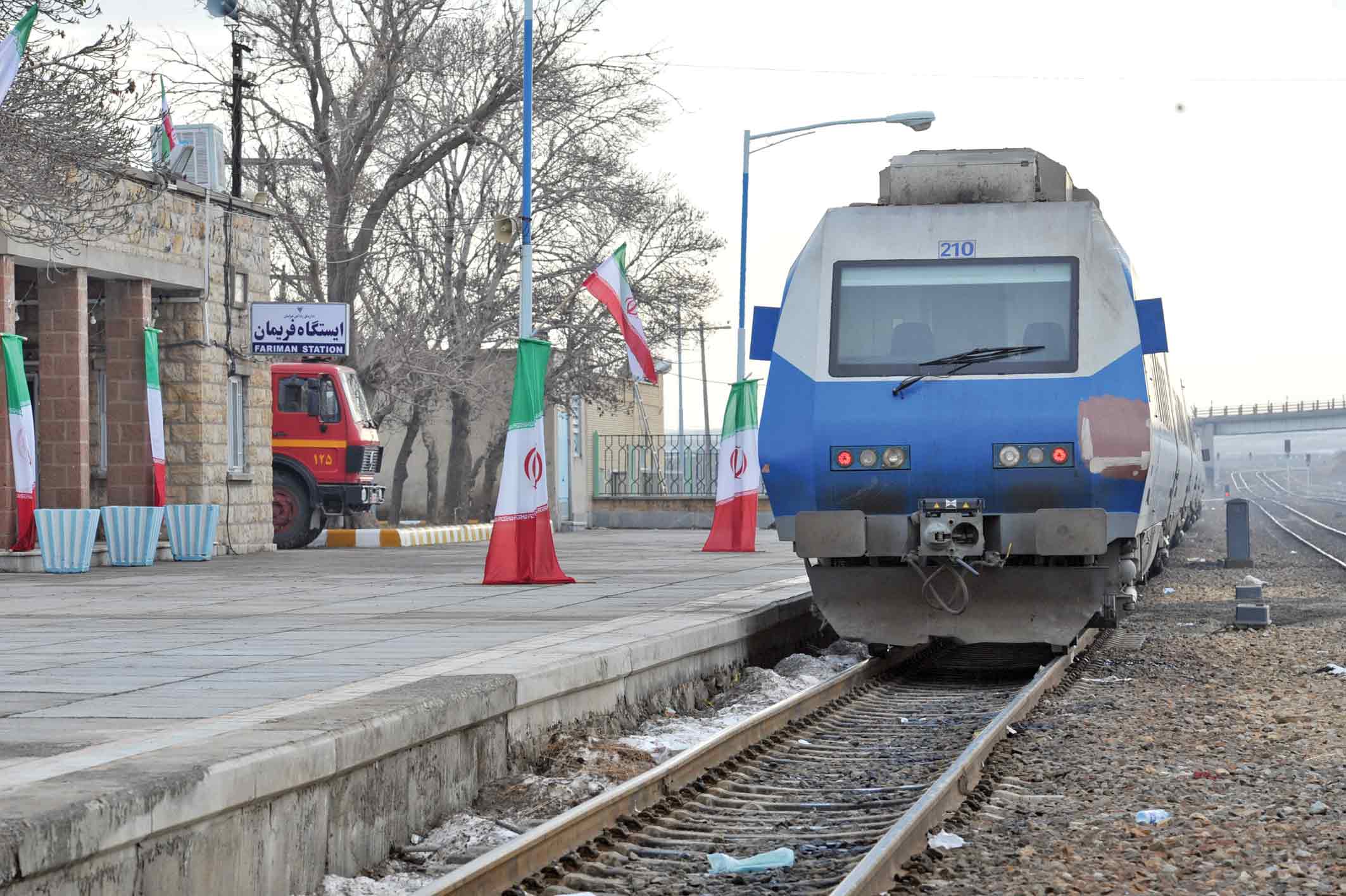 فاصله تهران تا مشهد با سواری، اتوبوس، قطار و هواپیما (مقایسه روش های مختلف)