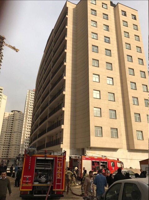 آتشسوزی برج ۱۰ طبقه در تهران/ ۳۰ نفر نجات یافتند