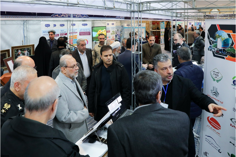 بازدید جمعی از مسئولین، اقتصاددانان، ورزشکاران از نمایشگاه «پیشگامان پیشرفت»