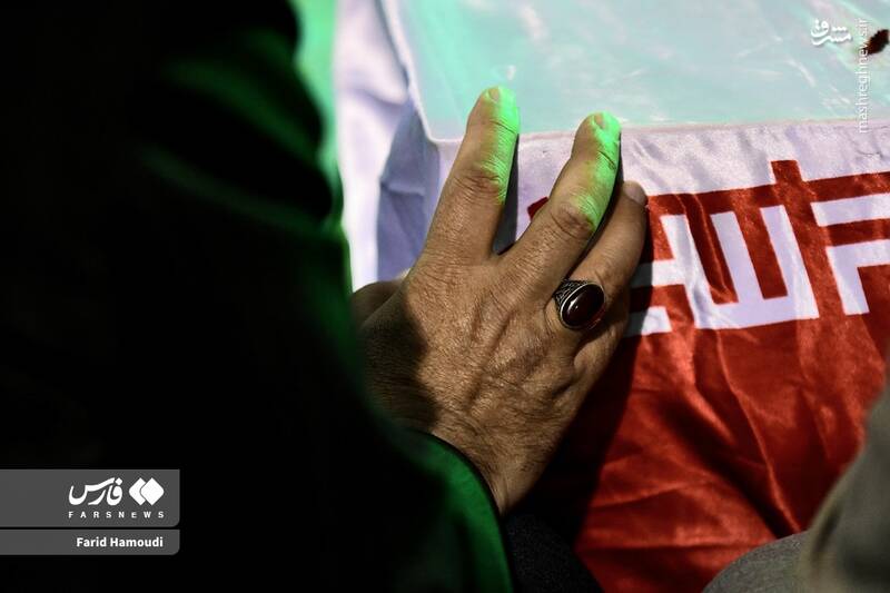 عکس/ وداع با پیکر ۴۰ شهید در مسجد جامع خرمشهر