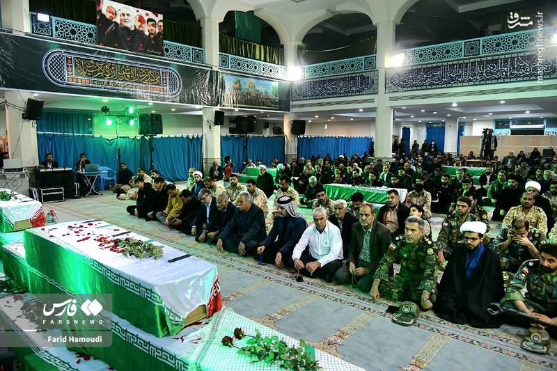 عکس/ وداع با پیکر ۴۰ شهید در مسجد جامع خرمشهر