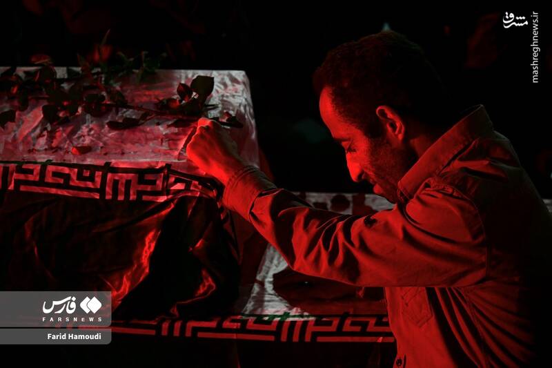 عکس/ وداع با پیکر ۴۰ شهید در مسجد جامع خرمشهر