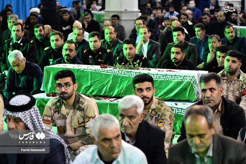 عکس/ وداع با پیکر ۴۰ شهید در مسجد جامع خرمشهر