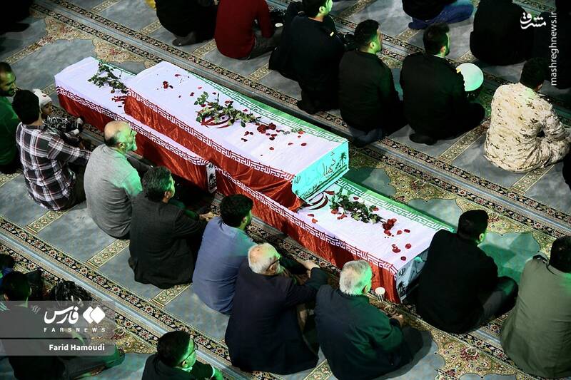 عکس/ وداع با پیکر ۴۰ شهید در مسجد جامع خرمشهر