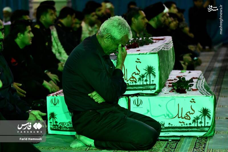 عکس/ وداع با پیکر ۴۰ شهید در مسجد جامع خرمشهر