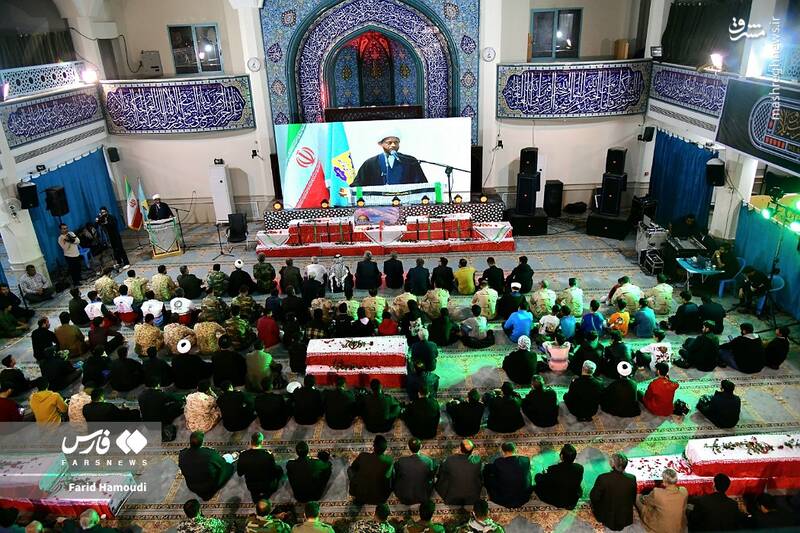 عکس/ وداع با پیکر ۴۰ شهید در مسجد جامع خرمشهر