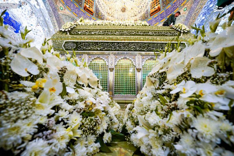 عکس/ گل آرایی ضریح امیرالمومنین در آستانه عید مبعث