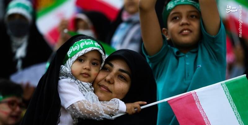 بیغیرتی جلوی چشم زنان