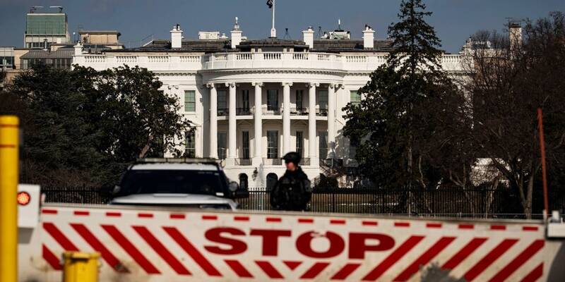 واکنش تند دموکراتها در پی دستور ترامپ برای توقف کمکهای فدرال
