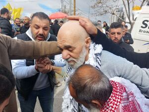 عکس/ دیدار اسیر فلسطینی با خانواده پس از ۲۳ سال