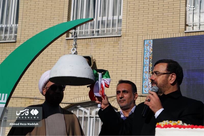 عکس/ طنین زنگ چهل و ششمین سال انقلاب در مدارس فارس